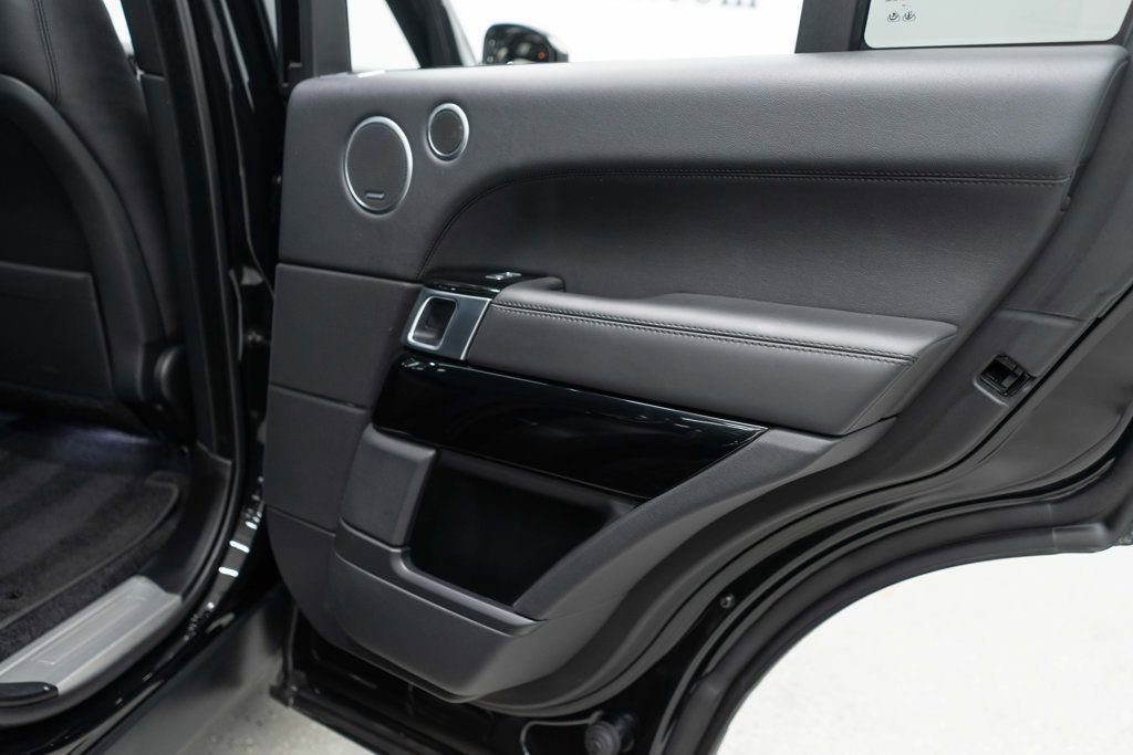Used 2017 Land Rover Range Rover HSE image 32
