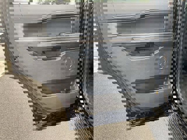 Used 2024 Ford Expedition XLT AWD/4WD image 14