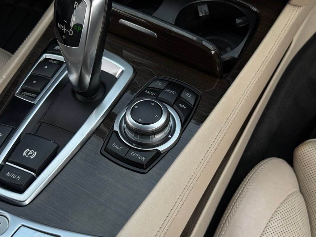 Used 2012 BMW 750i xDrive AWD/4WD image 26