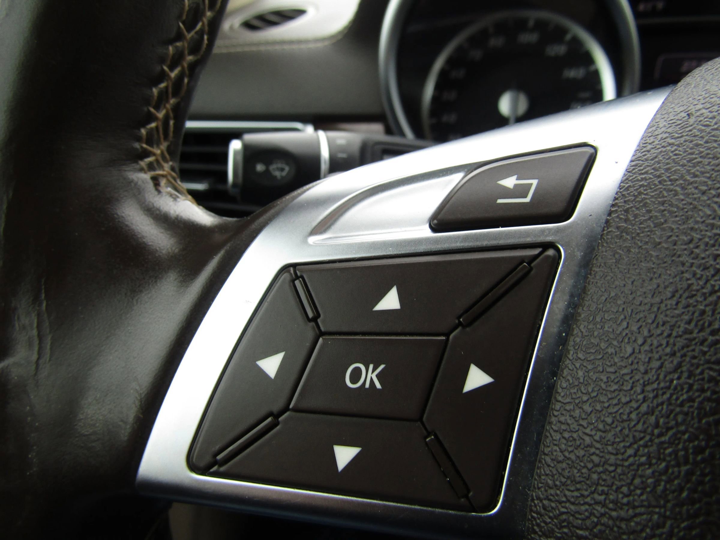 Used 2015 Mercedes-Benz GL 320 BlueTEC 4MATIC image 35