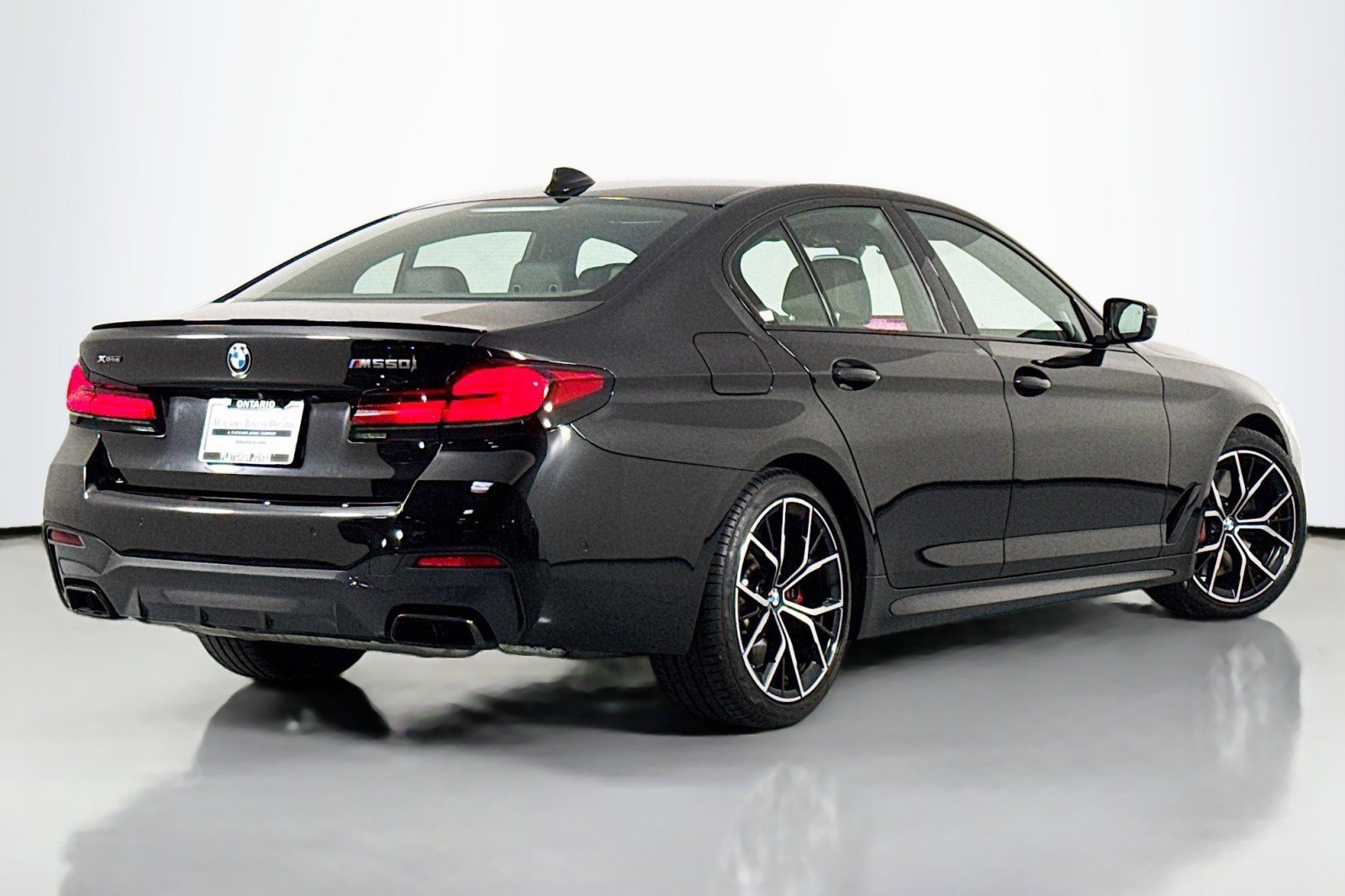 Used 2023 BMW M550i xDrive image 12