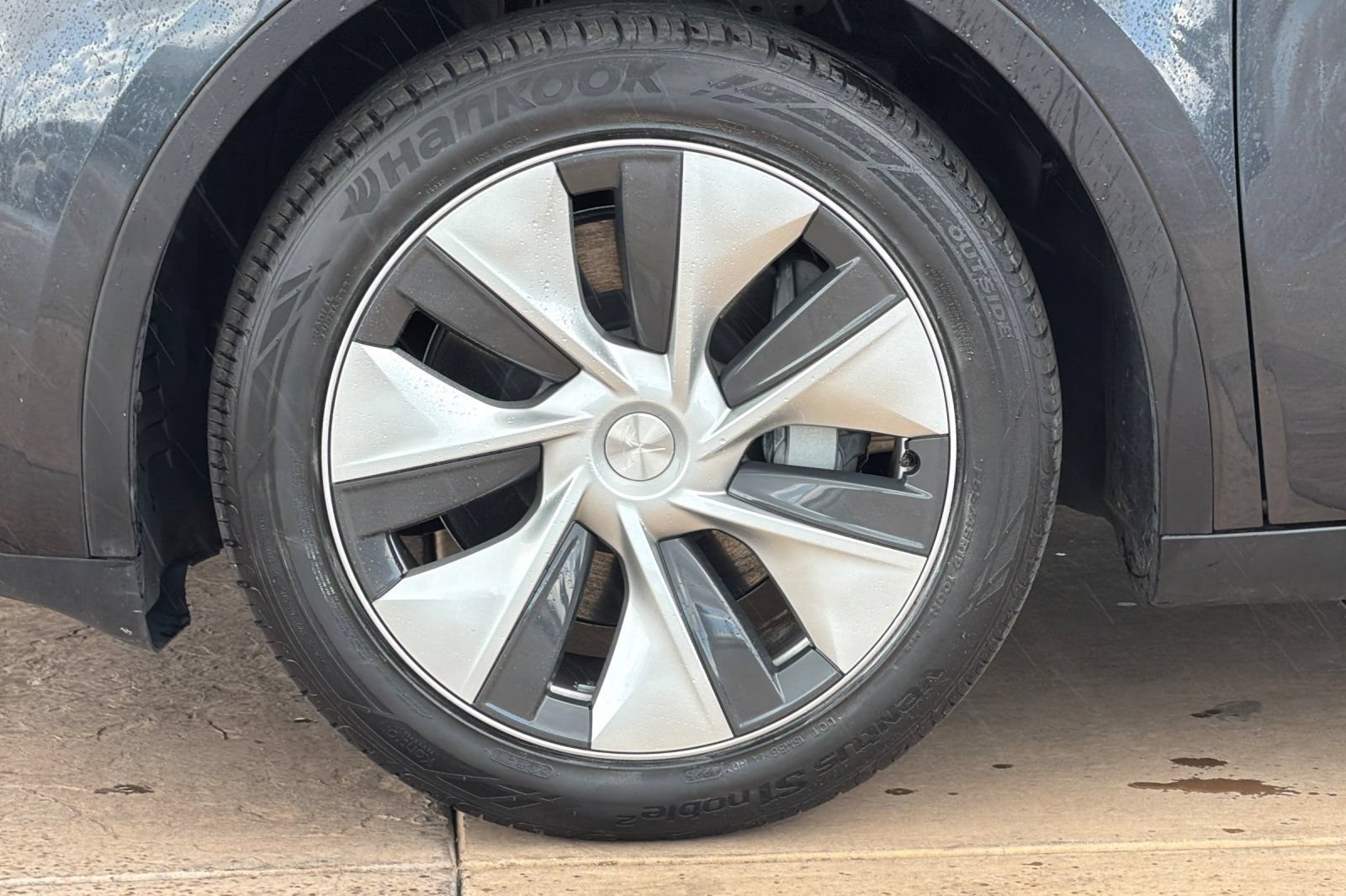 Used 2024 Tesla Model Y Long Range AWD/4WD image 29
