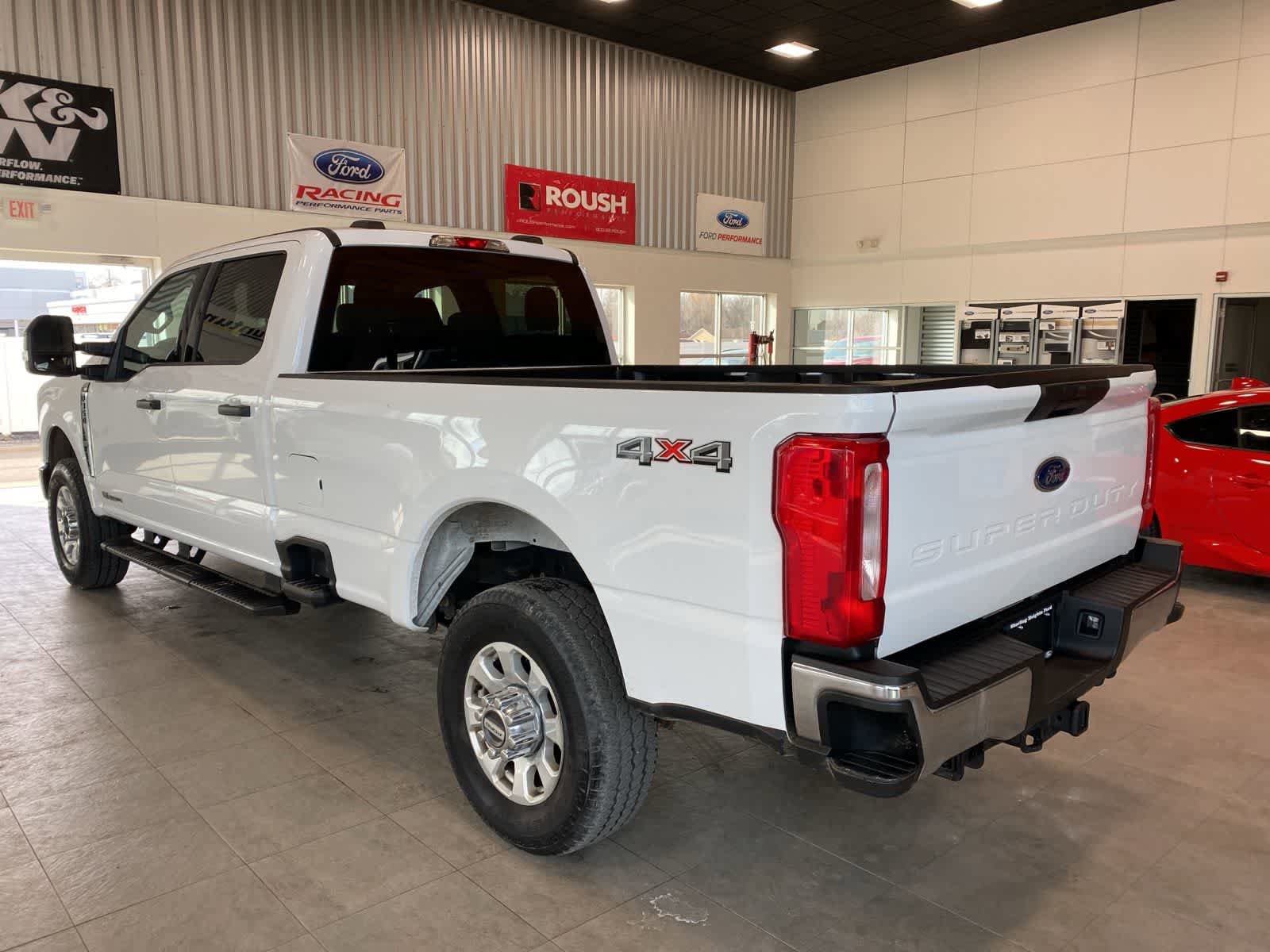 Used 2024 Ford F350 XLT image 3