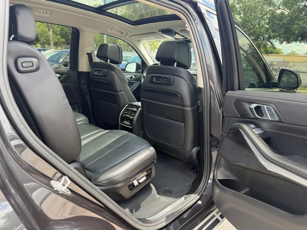 Used 2022 BMW X7 xDrive40i w/ Premium Package AWD/4WD image 32