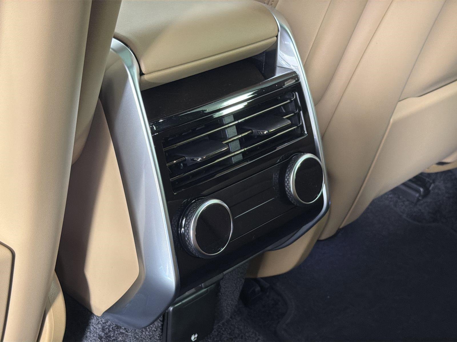 New 2026 Land Rover Range Rover SE image 28