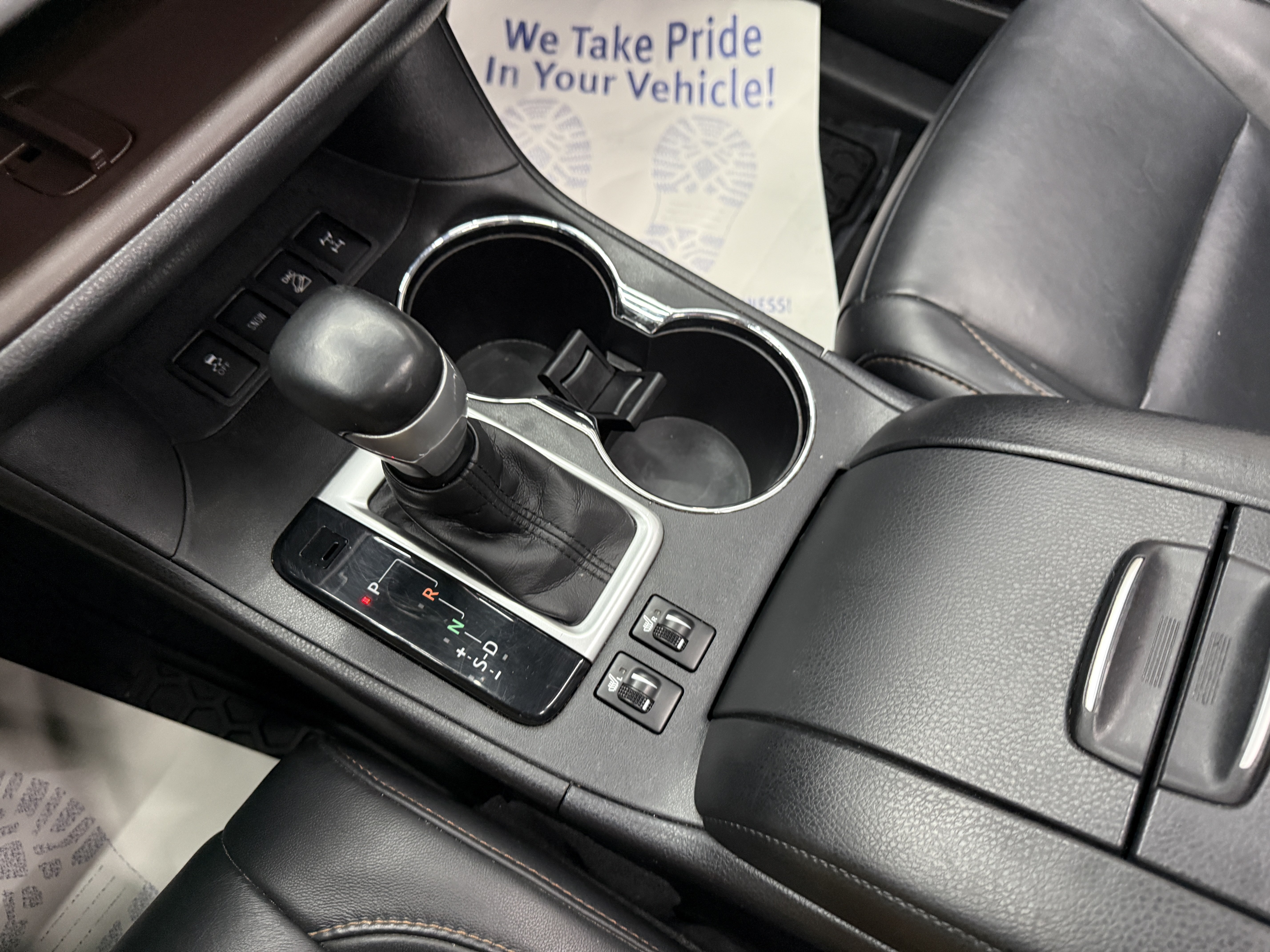 Used 2016 Toyota Highlander XLE AWD/4WD image 17
