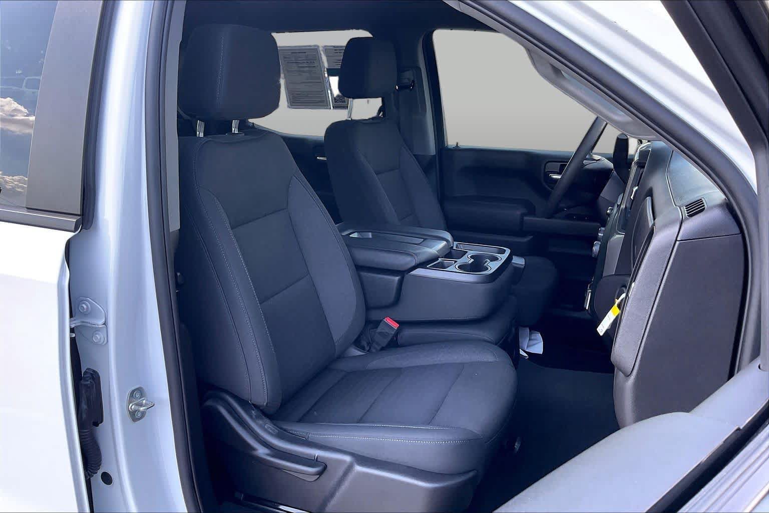 Used 2024 Chevrolet Silverado 1500 Custom Trail Boss w/ Turbomax Blackout Package AWD/4WD image 9