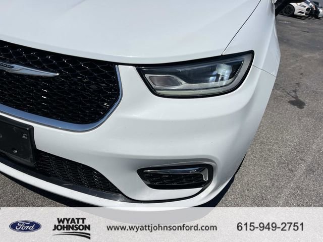 Used 2023 Chrysler Pacifica Touring-L image 9