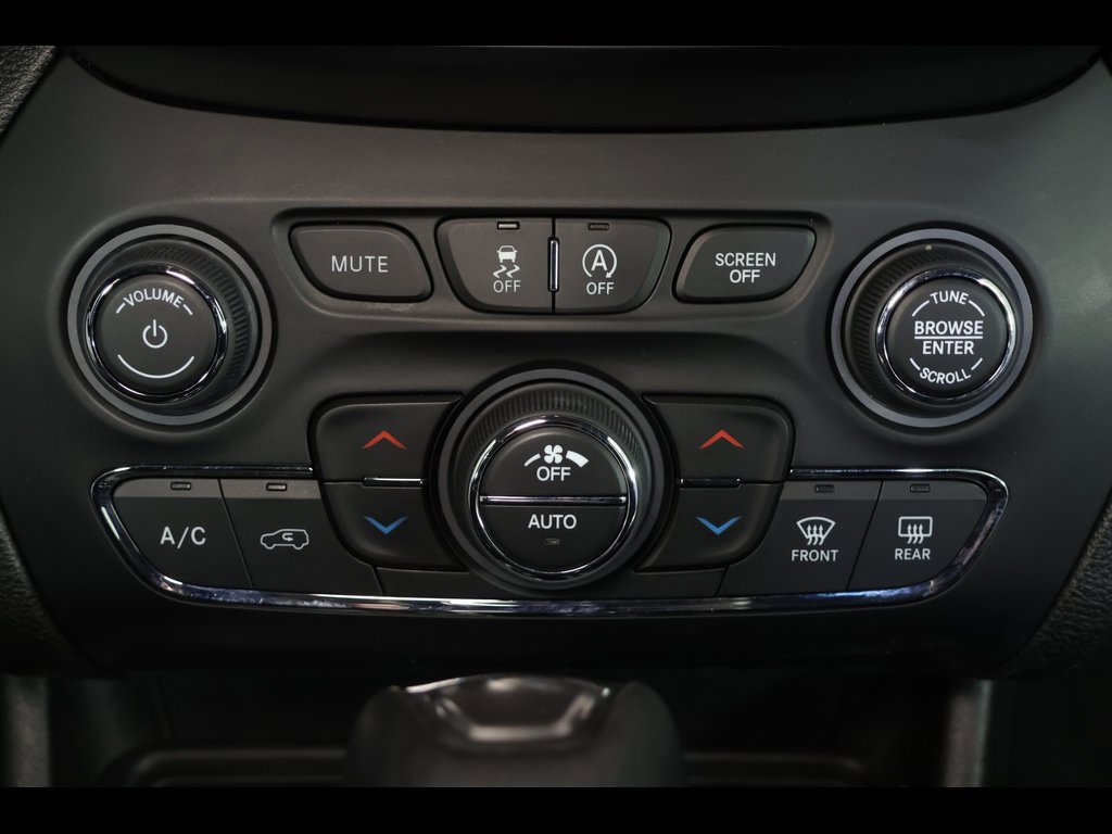 Used 2021 Jeep Cherokee Limited image 23