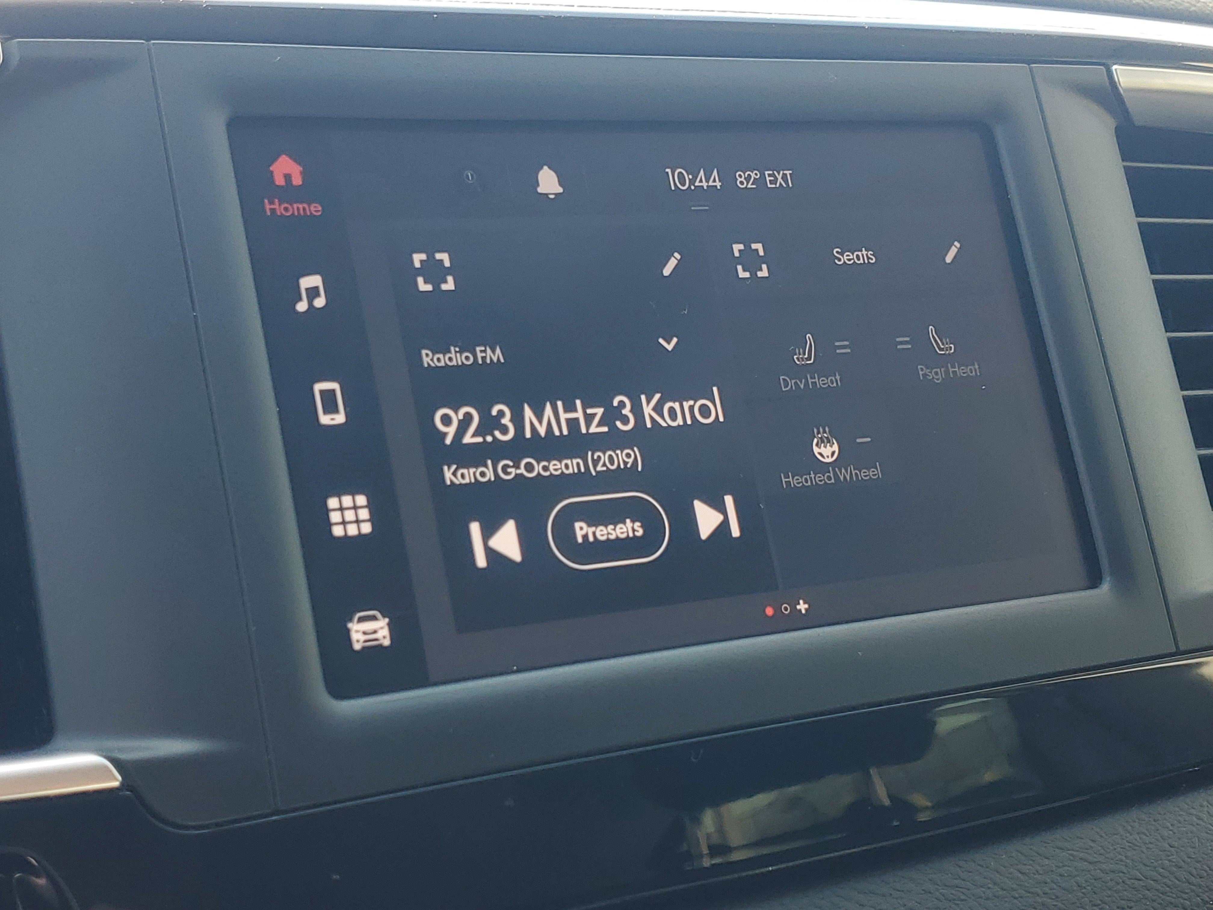 Used 2022 Chrysler Voyager LX image 26