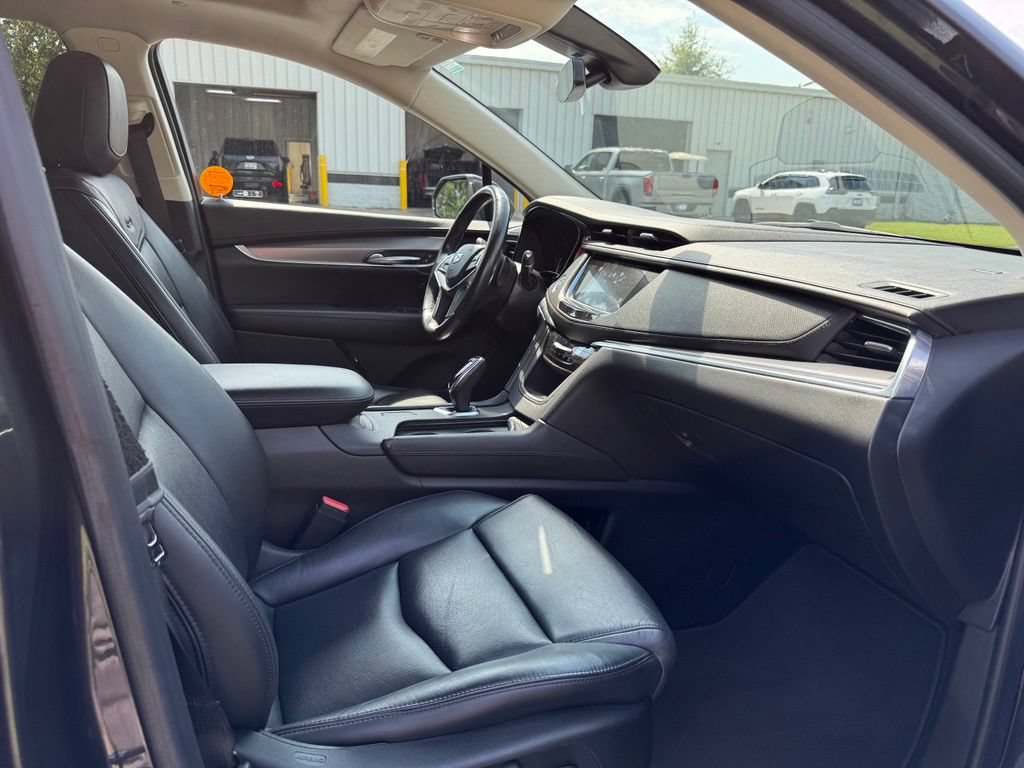 Used 2018 Cadillac XT5 Luxury w/ Driver Awareness Package FWD image 11