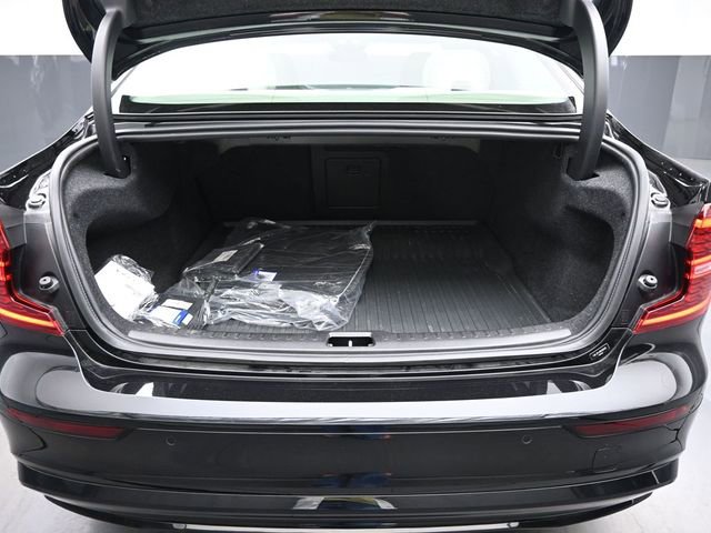 Used 2024 Volvo S60 B5 Plus image 28