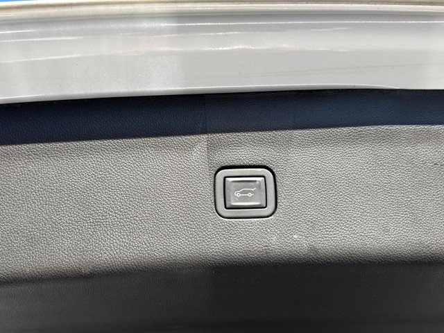 Used 2023 Buick Enclave Avenir image 20