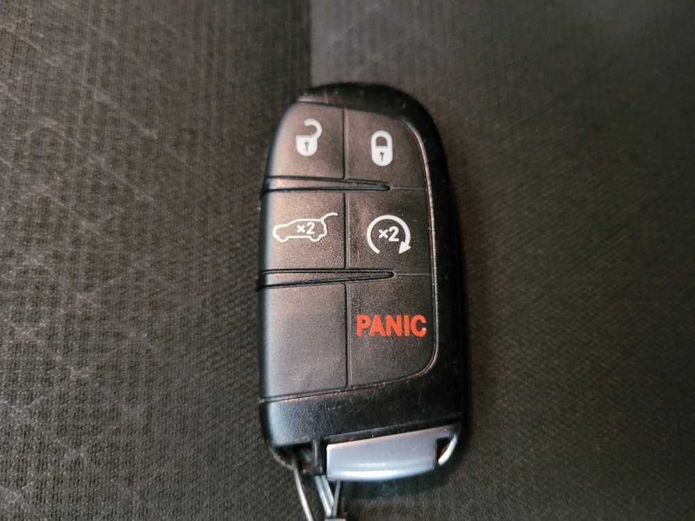 Used 2020 Jeep Grand Cherokee Laredo w/ Security & Convenience Group image 32