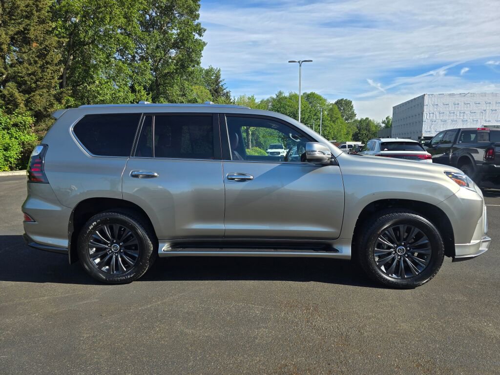 Used 2023 Lexus GX 460 Luxury w/ Sport Design Package AWD/4WD image 6