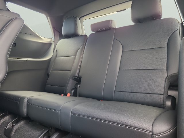 New 2027 Chevrolet Traverse LT w/ Midnight/Sport Edition FWD image 14