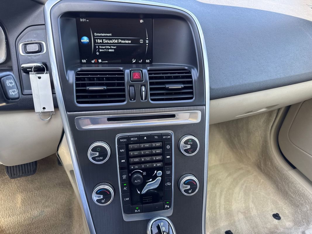 Used 2015 Volvo XC60 T6 w/ Proximity Package image 32