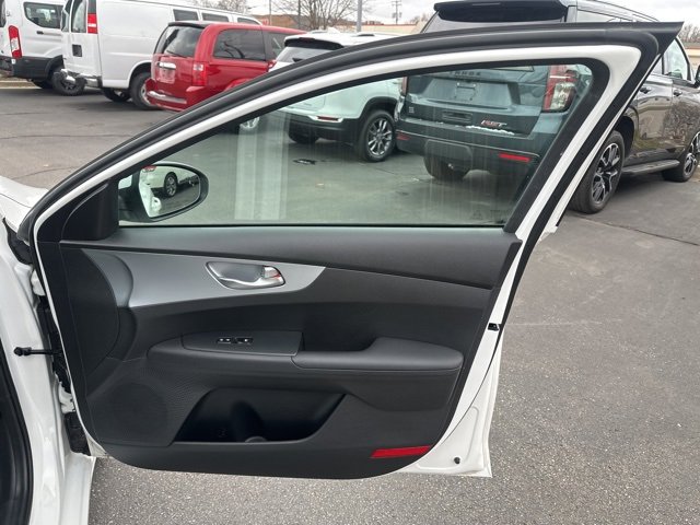 Used 2023 Kia Forte LXS w/ LXS Technology Package image 31