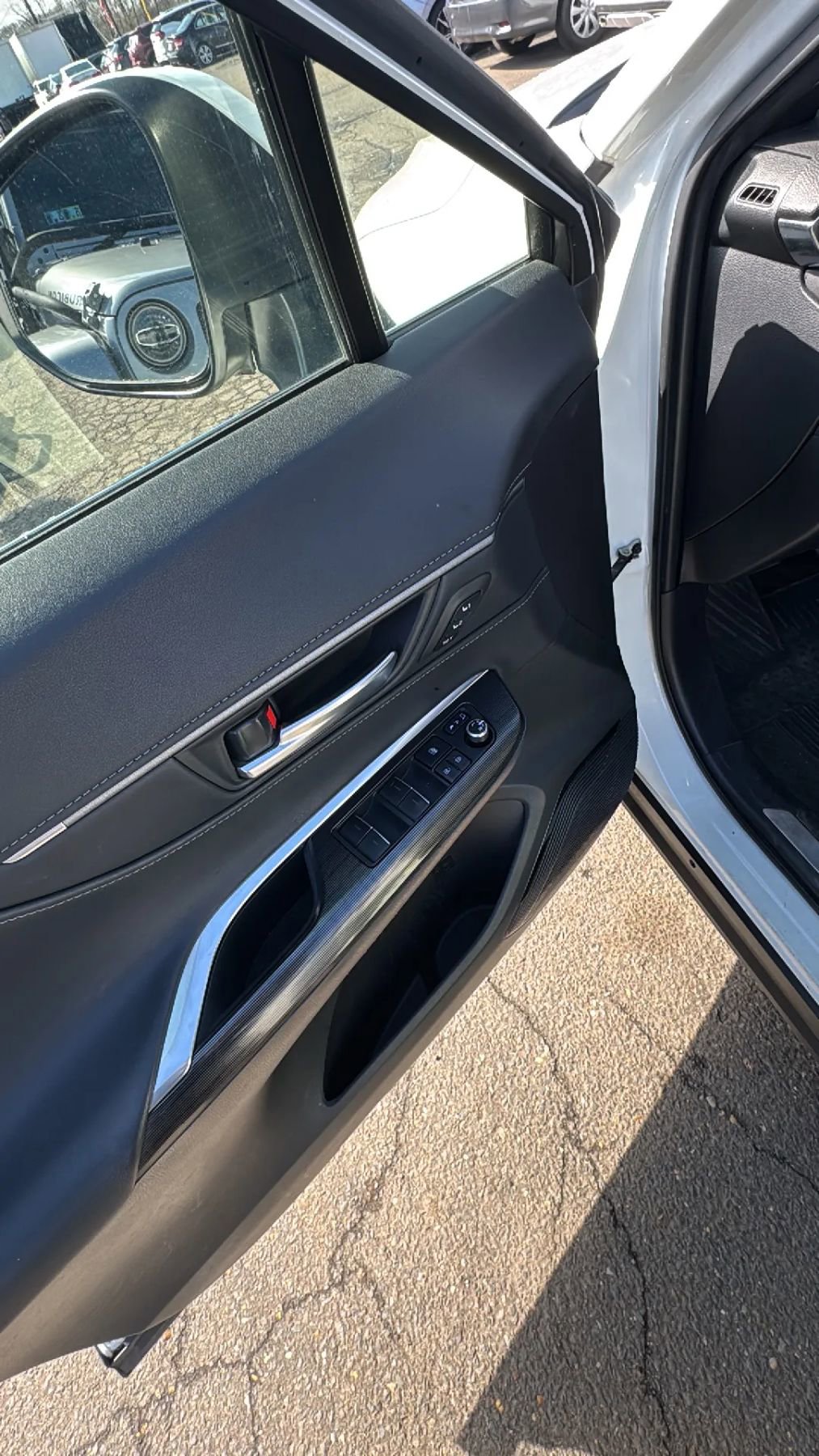 Used 2021 Toyota Venza XLE w/ Softex Package image 10