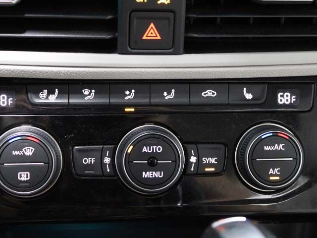 Used 2019 Volkswagen Jetta SEL w/ Cold Weather Package FWD image 14