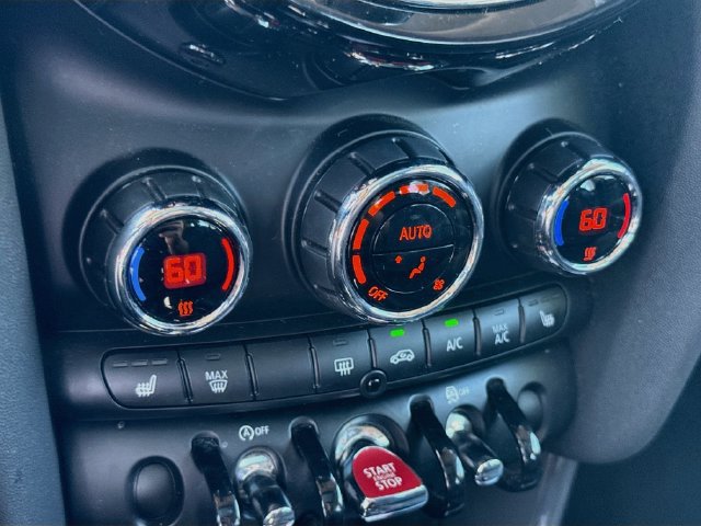 Used 2020 MINI Cooper 4-Door Hardtop w/ Premium Package FWD image 19