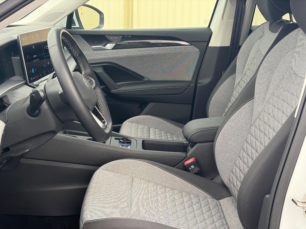 Used 2025 Volkswagen Tiguan S w/ 18" Wheel Package image 18