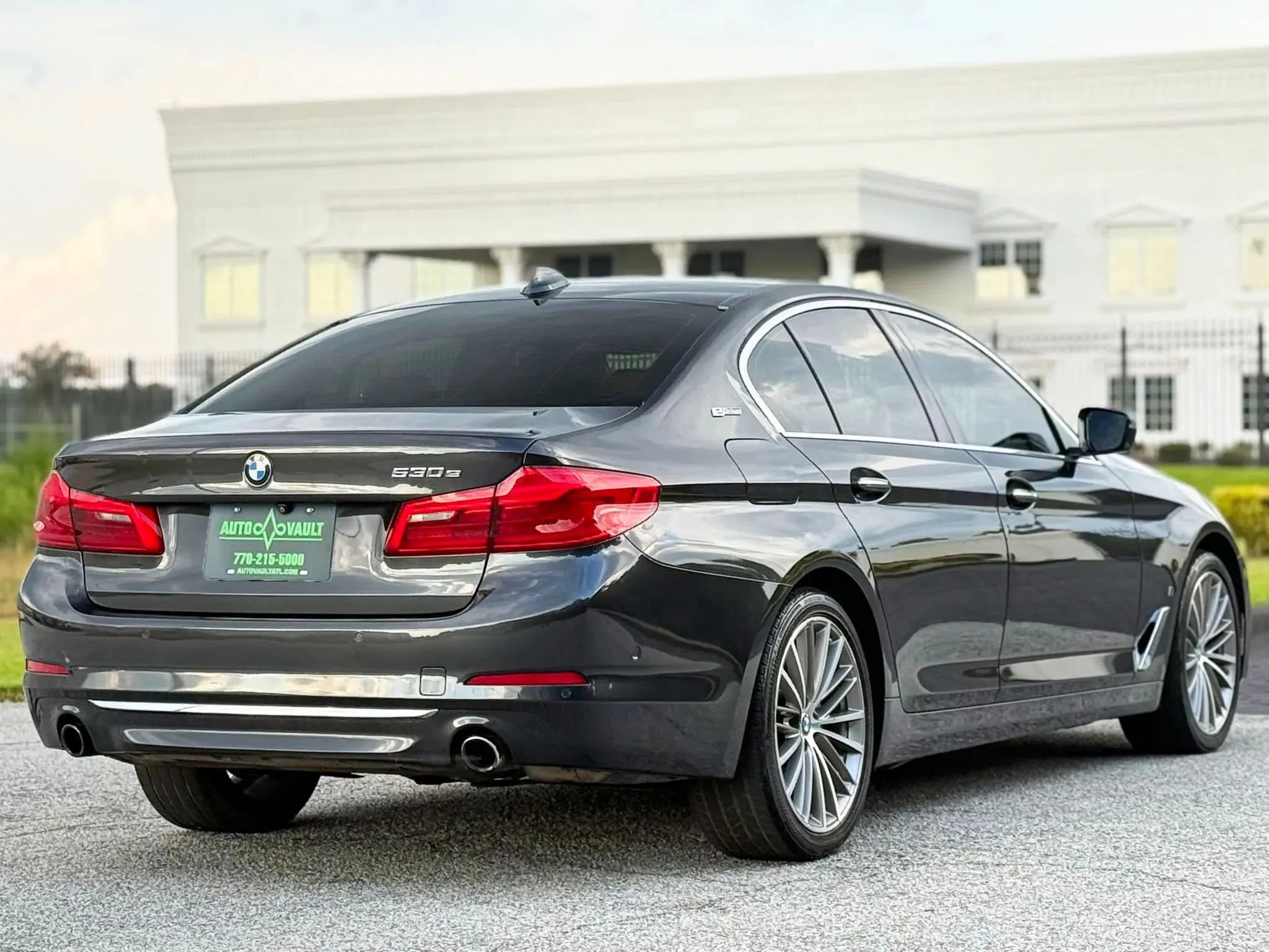 Used 2018 BMW 530e xDrive AWD/4WD image 8