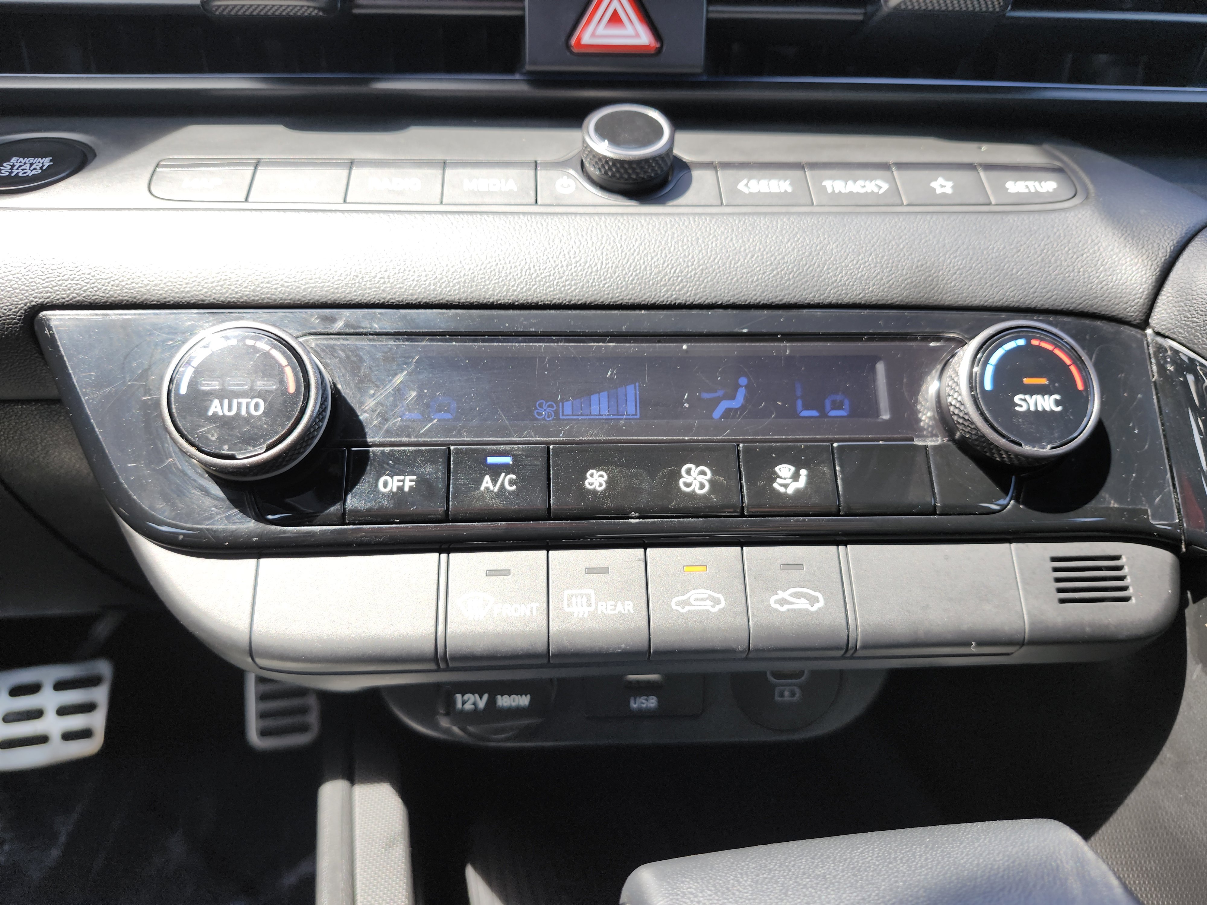 Used 2025 Hyundai Elantra SEL FWD image 30