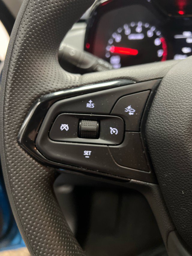 Used 2025 Chevrolet Trax LS w/ LS Convenience Package image 27