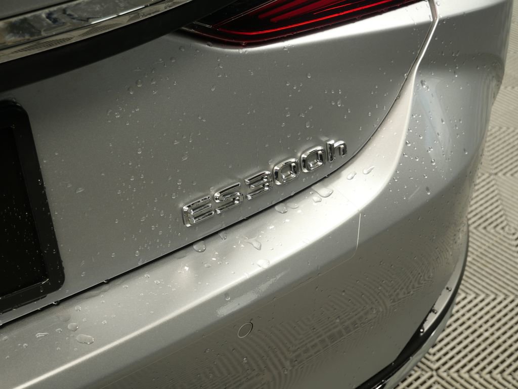 Used 2023 Lexus ES 300h w/ Accessory Package (Z2) image 9