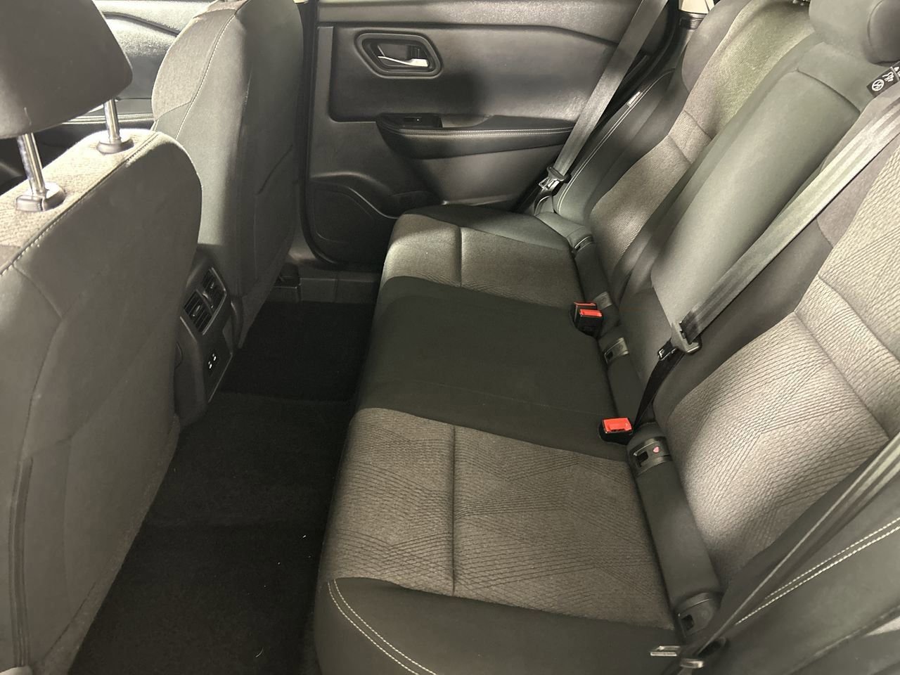 Used 2025 Nissan Rogue SV AWD/4WD image 23