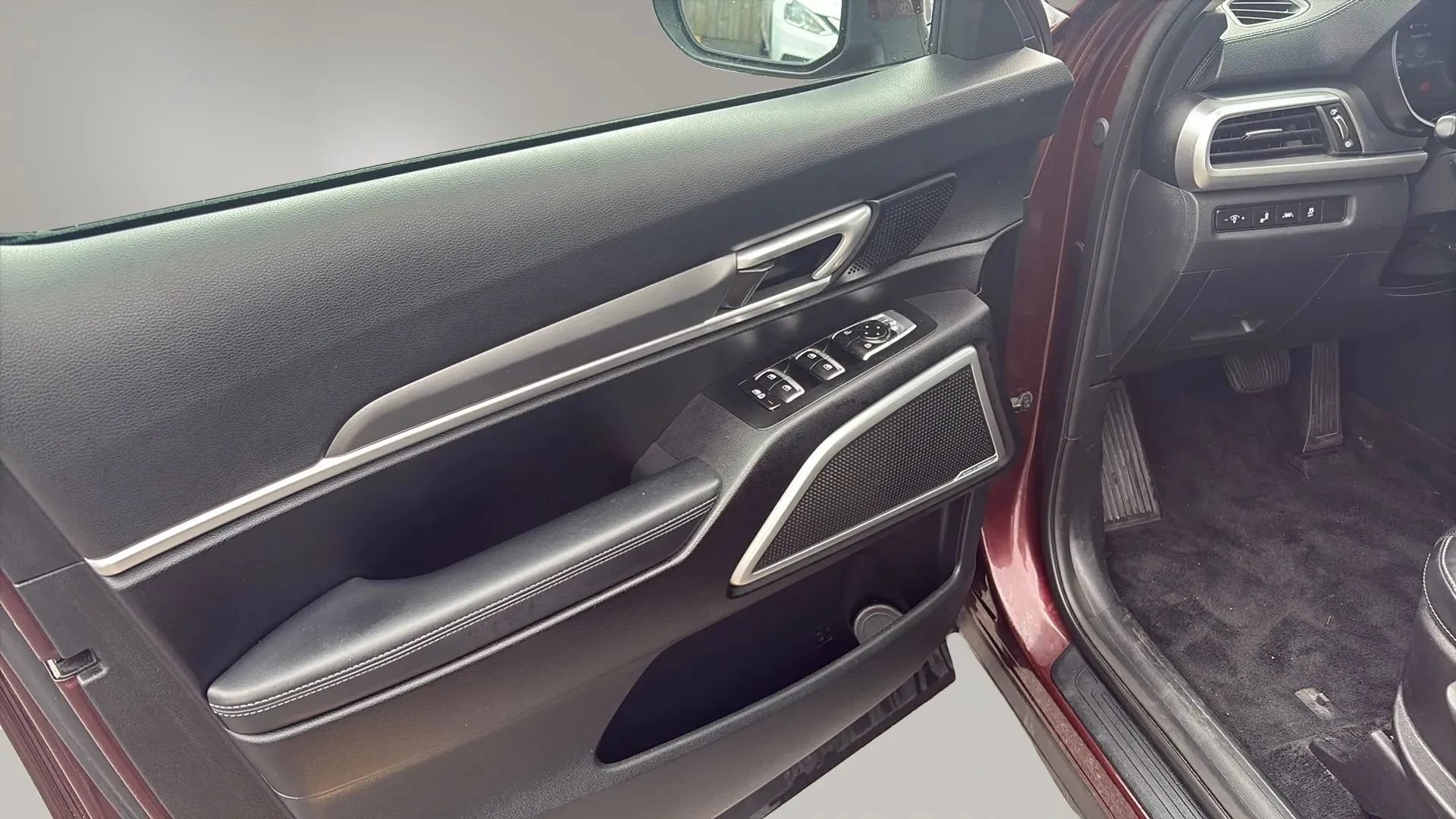 Used 2020 Kia Telluride LX FWD image 21