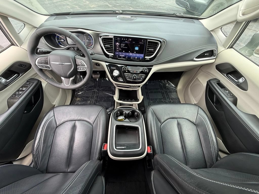 Used 2022 Chrysler Pacifica Touring-L FWD image 18