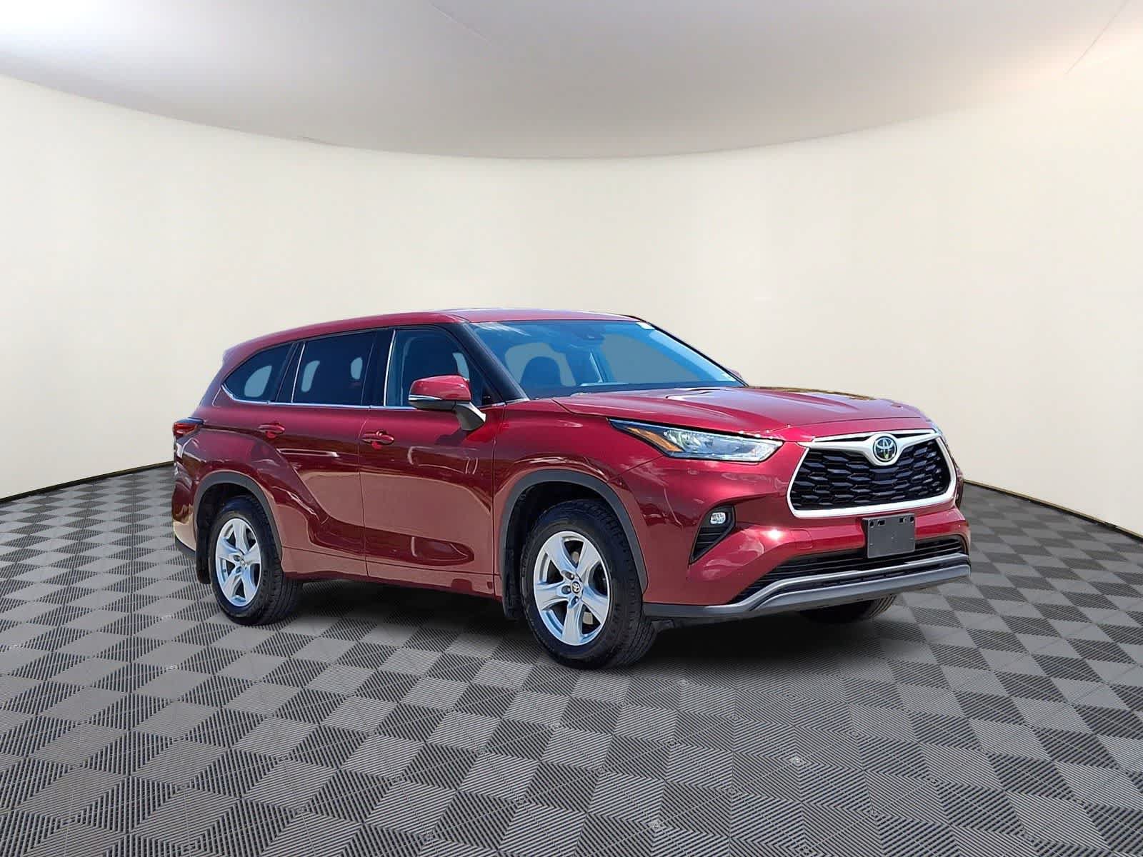 Used 2020 Toyota Highlander LE AWD/4WD image 5