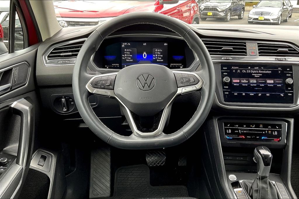 Used 2022 Volkswagen Tiguan SE image 37