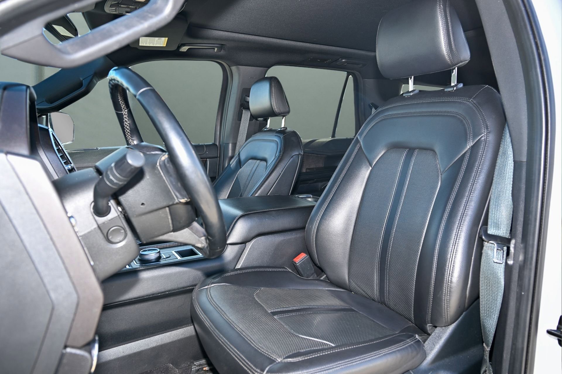 Used 2021 Ford Expedition Max Limited image 6