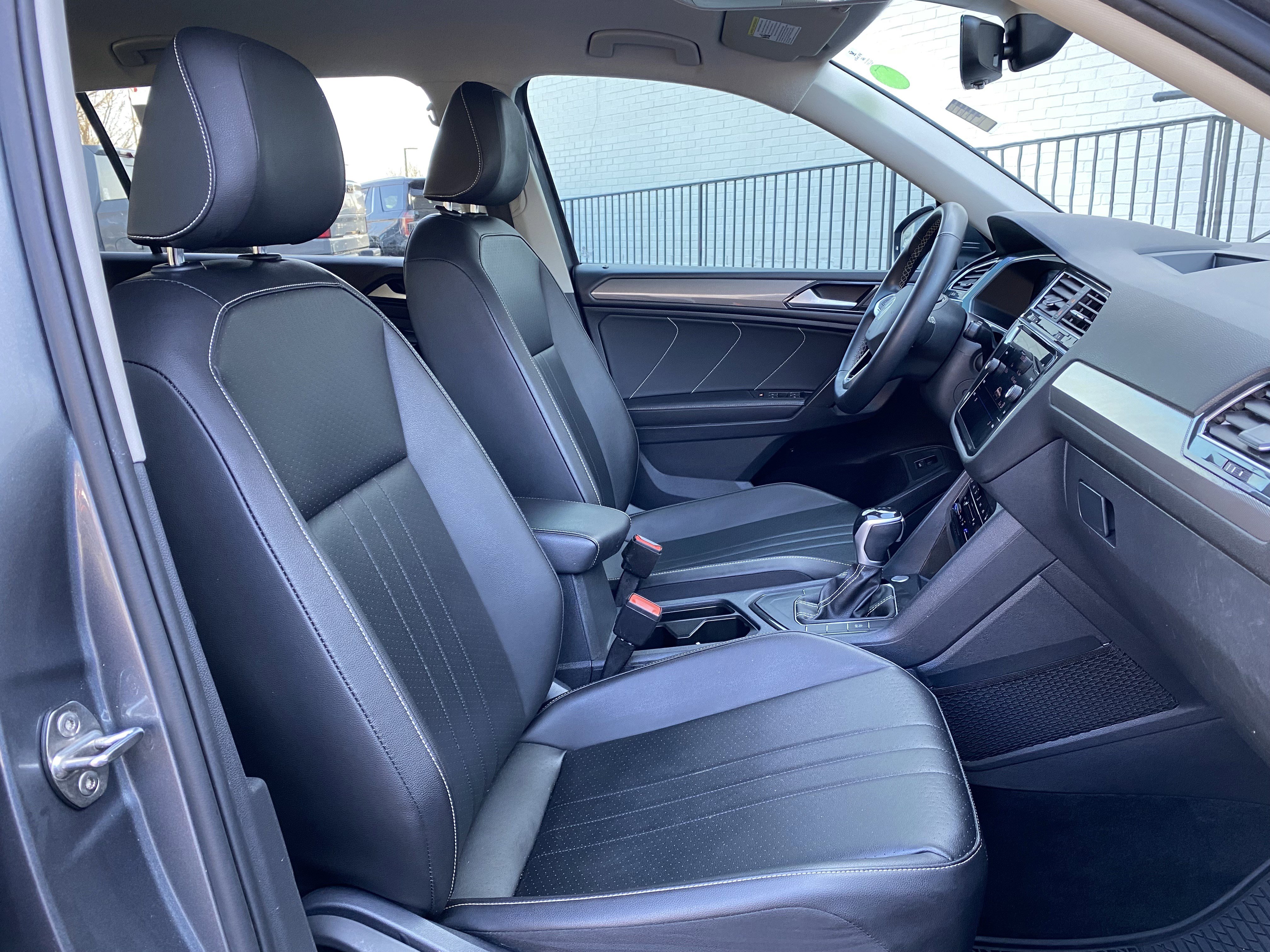 Used 2022 Volkswagen Tiguan SE FWD image 32