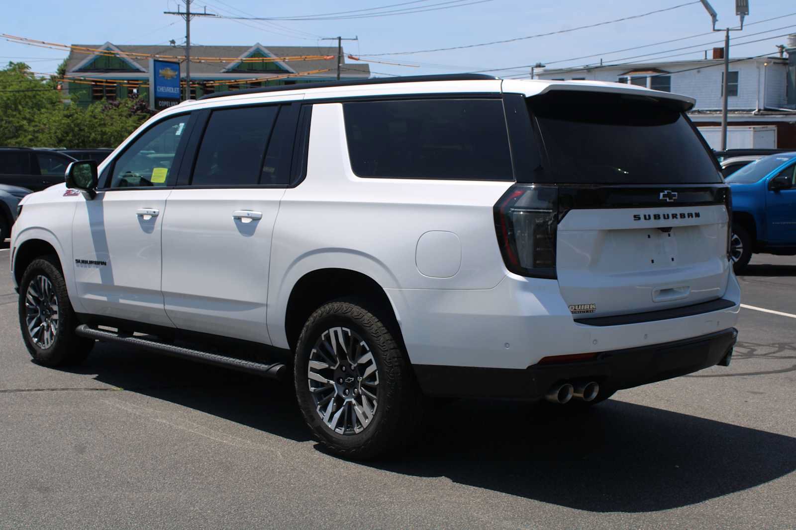 Certified 2025 Chevrolet Suburban Z71 w/ Comfort Package AWD/4WD image 3