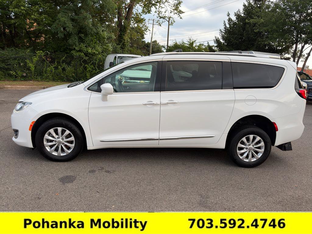Used 2018 Chrysler Pacifica Touring-L FWD image 7