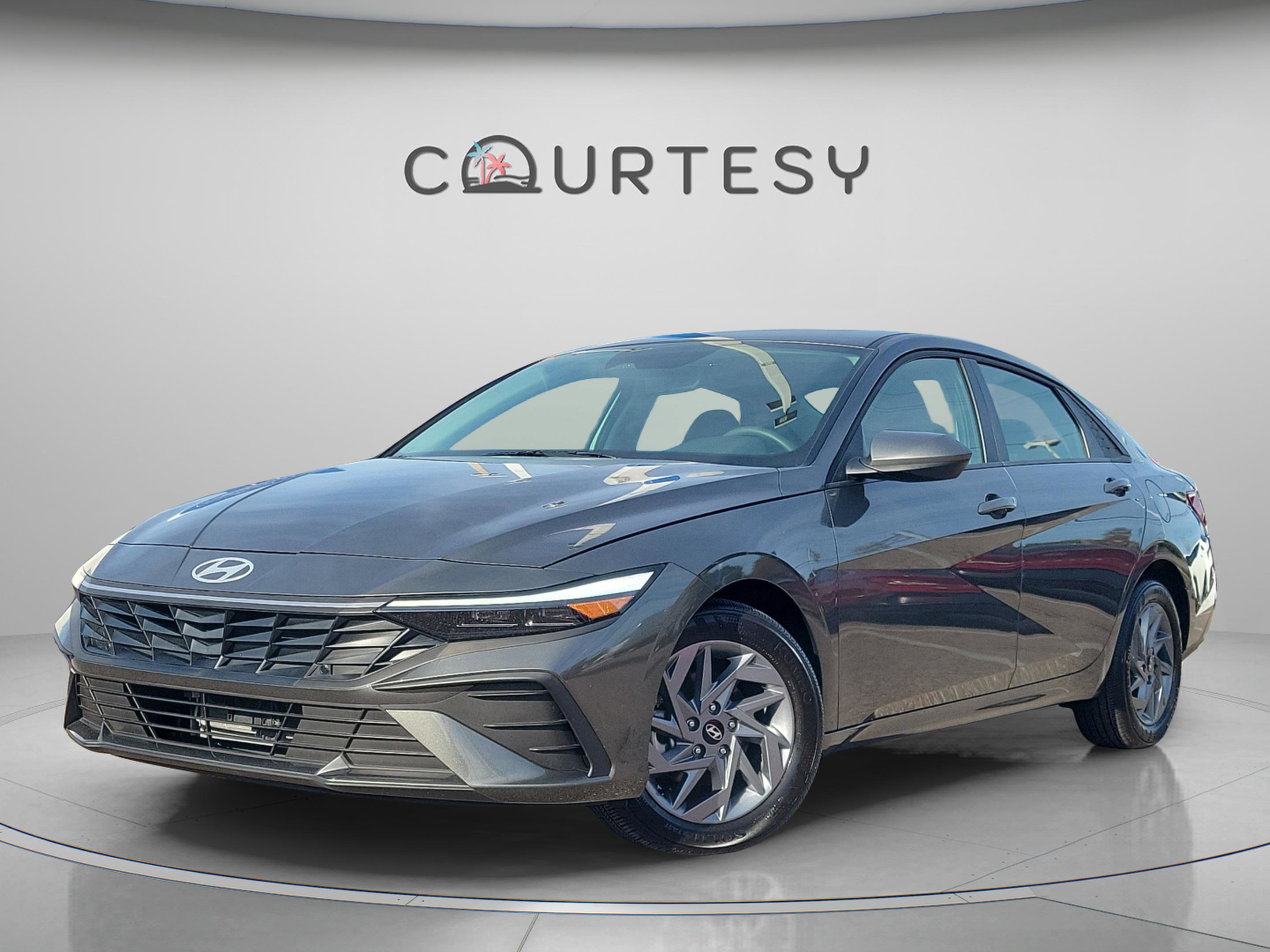 Used 2025 Hyundai Elantra Blue image 1