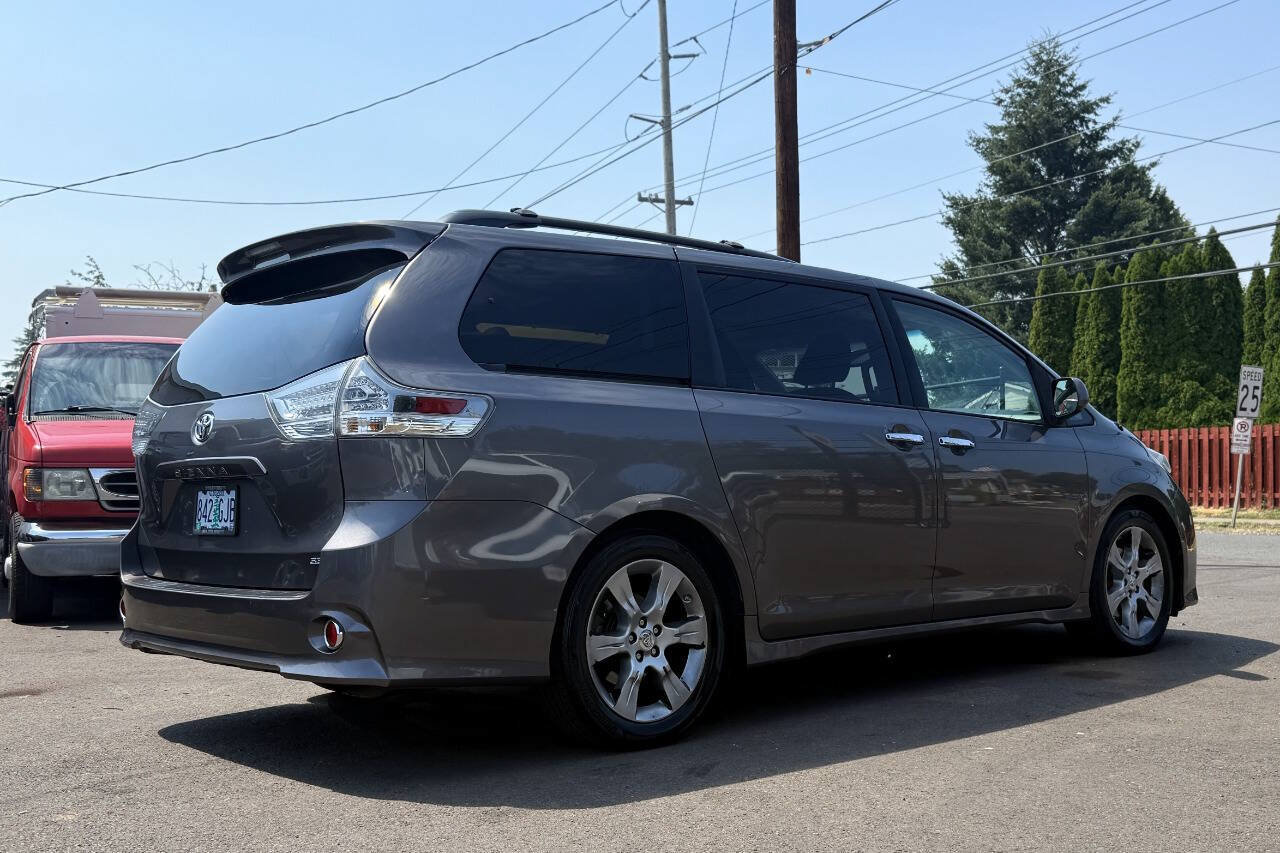 Used 2013 Toyota Sienna SE FWD image 5