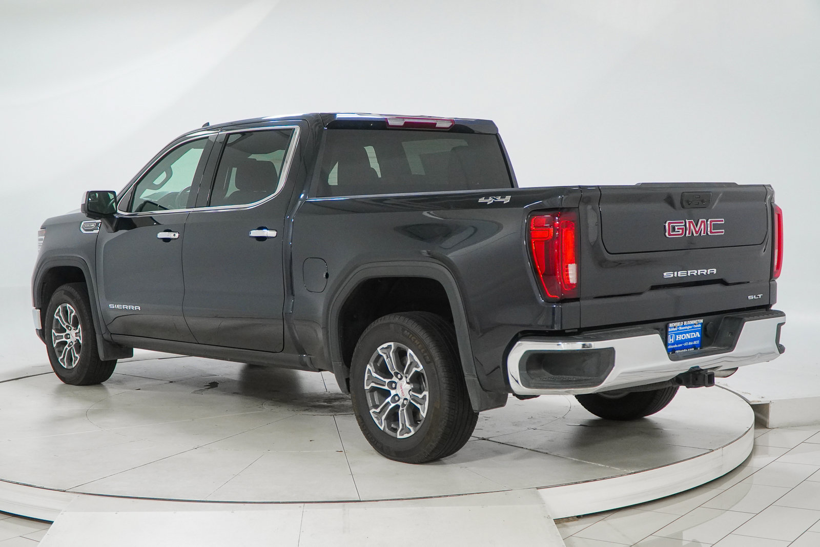Used 2026 GMC Sierra 1500 SLT AWD/4WD image 5
