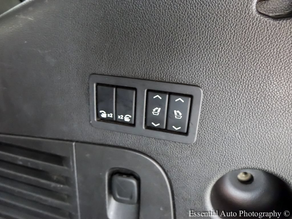 Used 2015 Chevrolet Tahoe LTZ AWD/4WD image 26