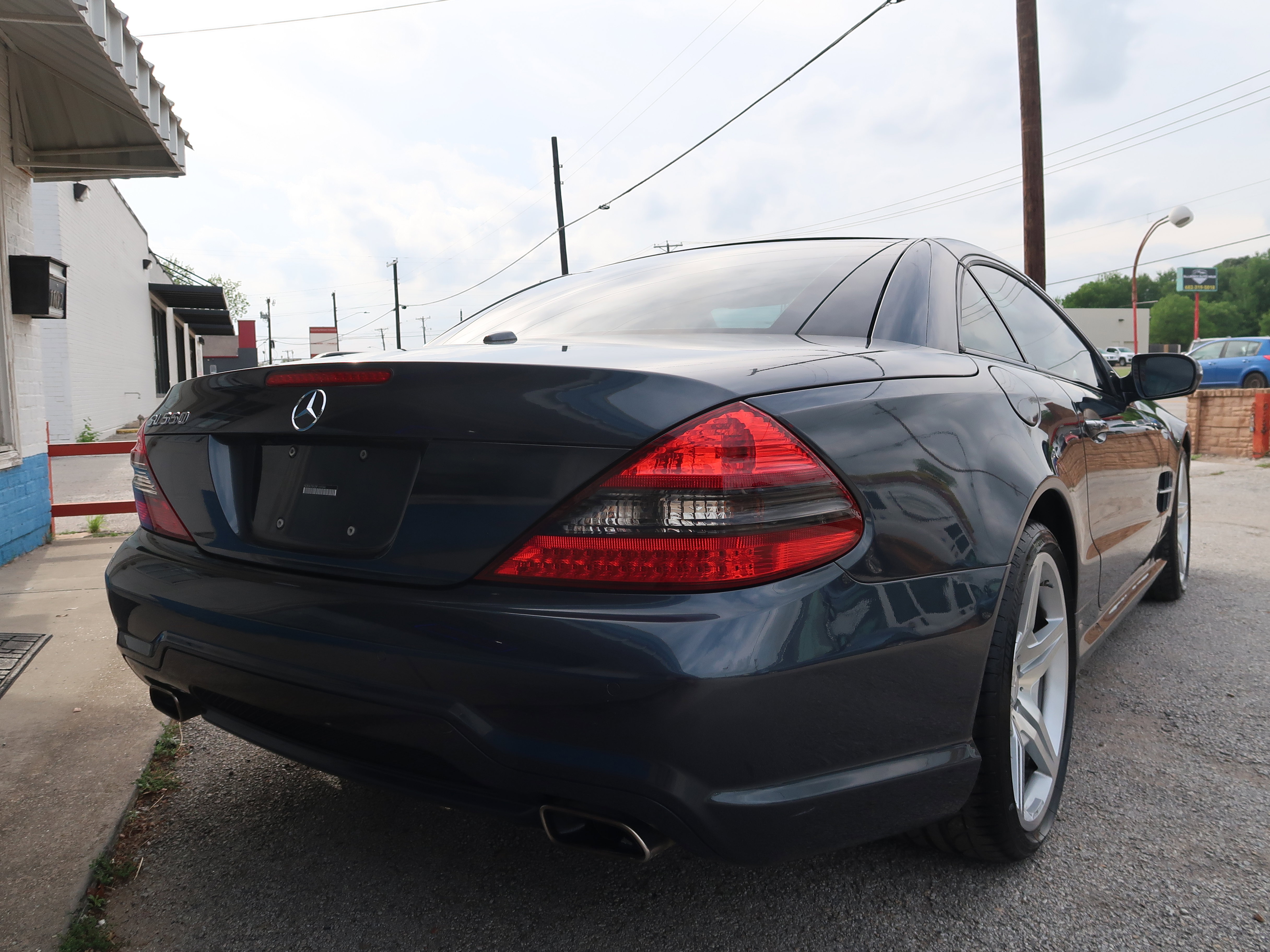Used 2011 Mercedes-Benz SL 550 image 8