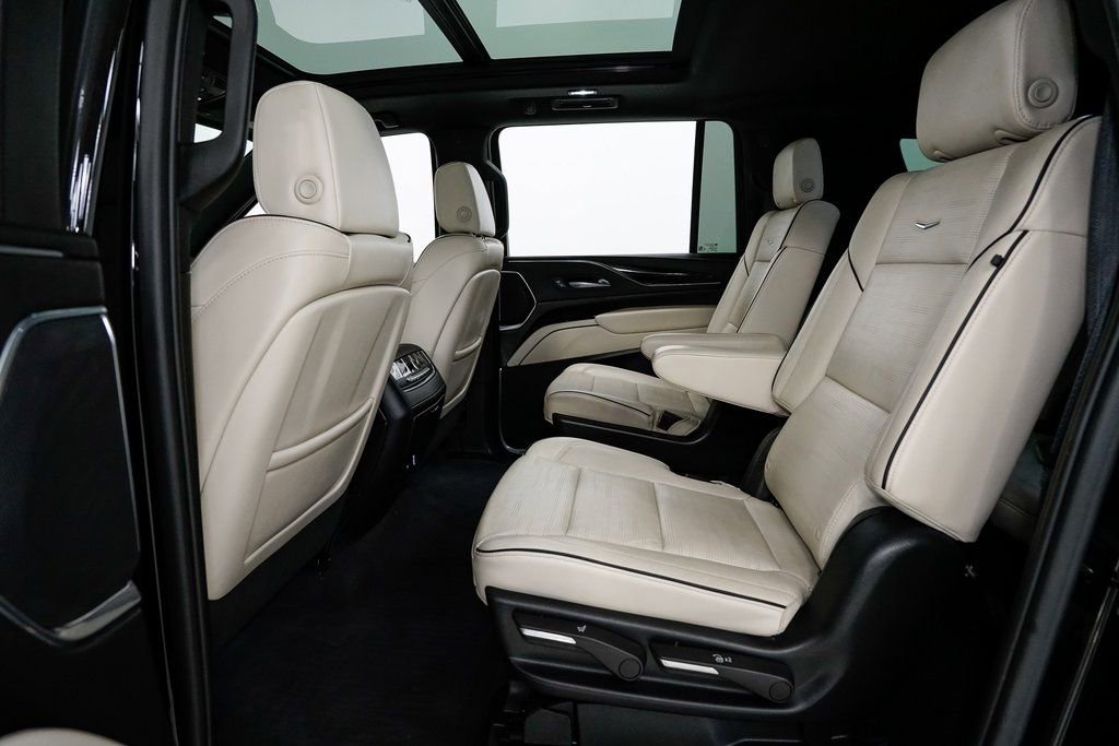 Used 2023 Cadillac Escalade ESV Sport w/ LPO, ONYX Package image 33