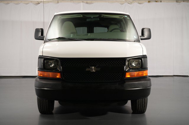 Used 2008 Chevrolet Express 3500 Extended Passenger RWD image 5