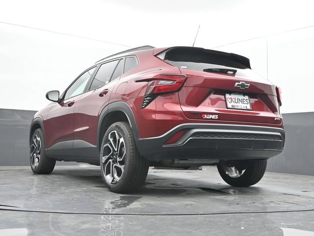 Used 2024 Chevrolet Trax RS w/ Sunroof Package FWD image 30