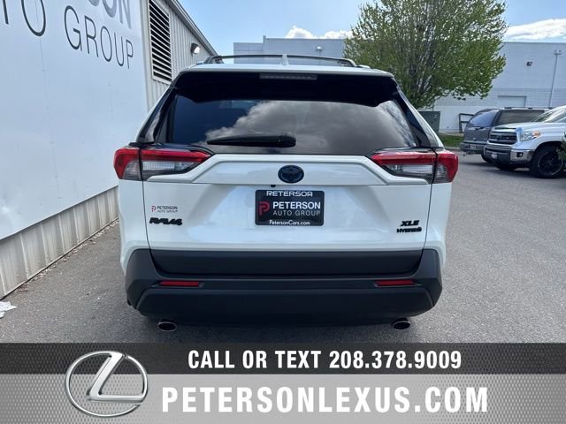 Used 2022 Toyota RAV4 XLE Premium AWD/4WD image 5