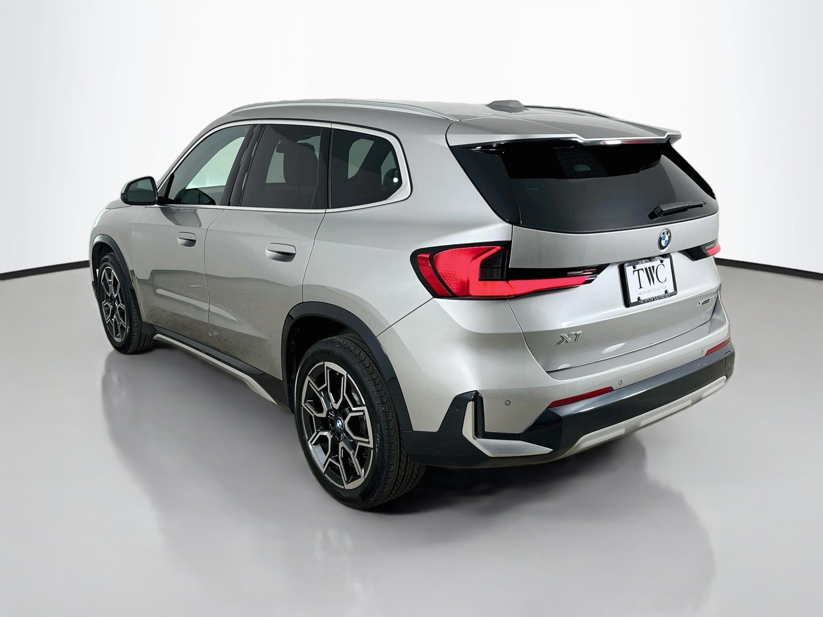 Used 2023 BMW X1 xDrive28i w/ Convenience Package AWD/4WD image 7