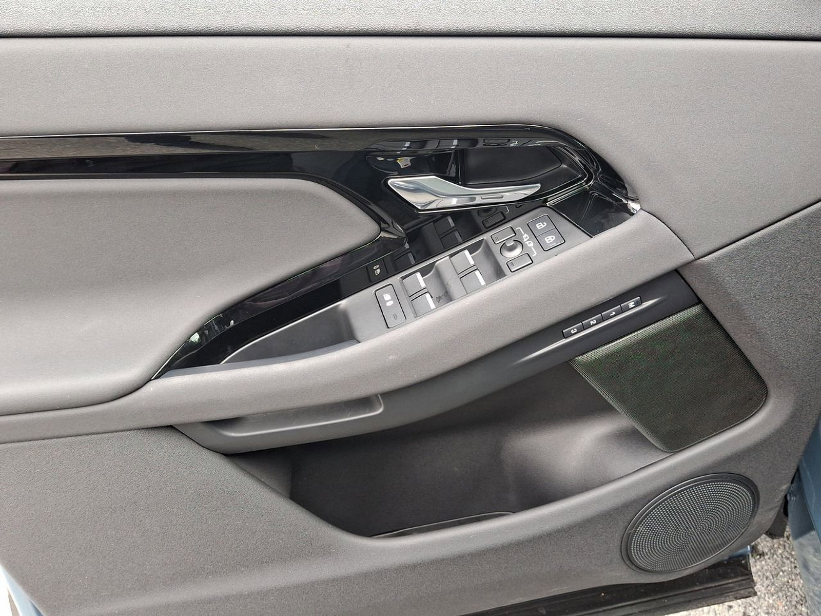 Certified 2024 Land Rover Range Rover Evoque S image 19